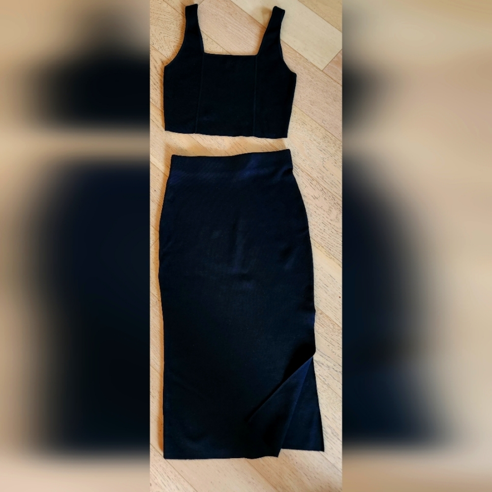 House of Harlow 1960 2 pc black pencil skirt set, split on left side, size XS.